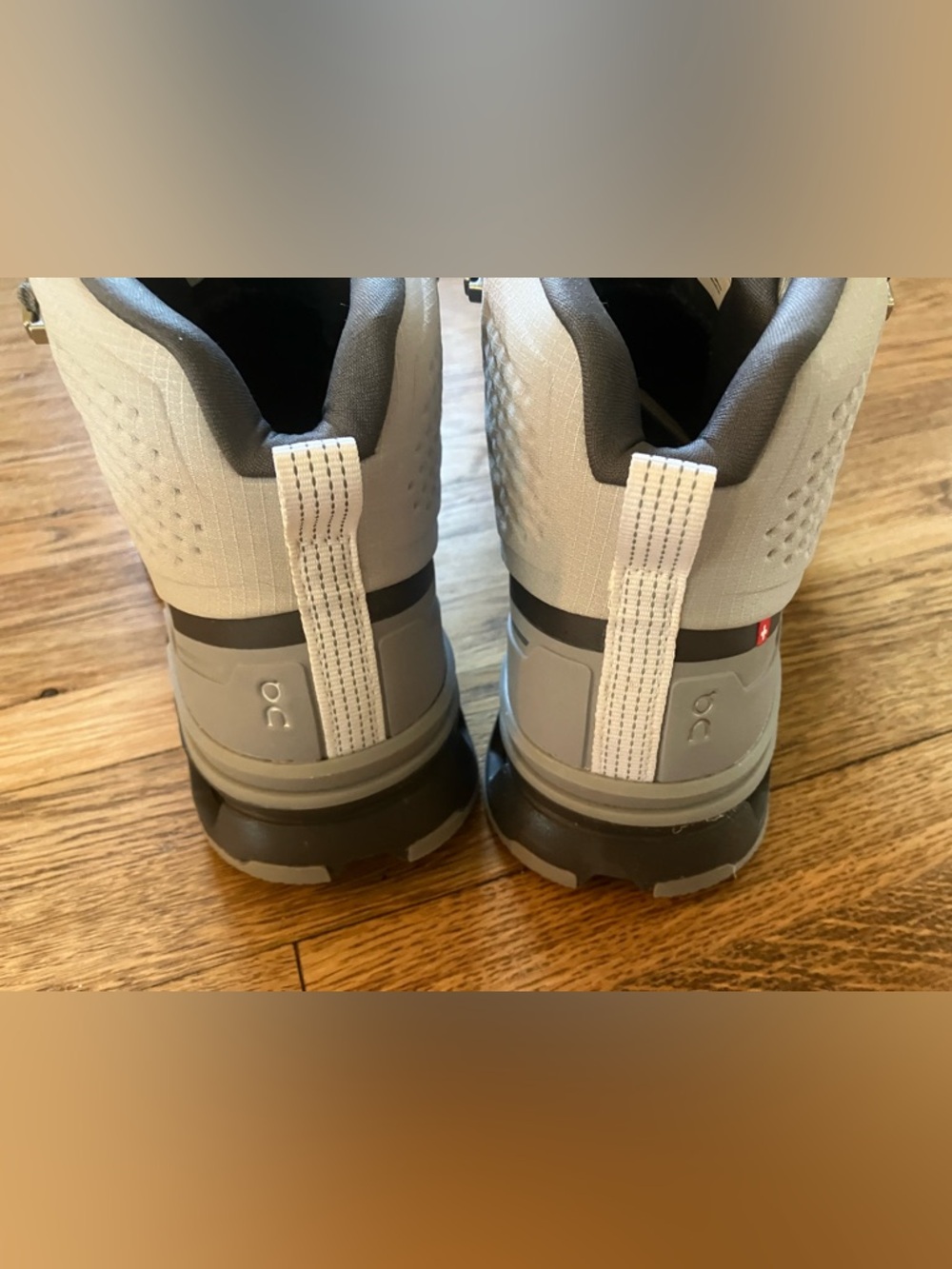 On Cloud Cloudrock Mid Hiking Boots Waterproof Gray 7.5 - Picture 4 of 6